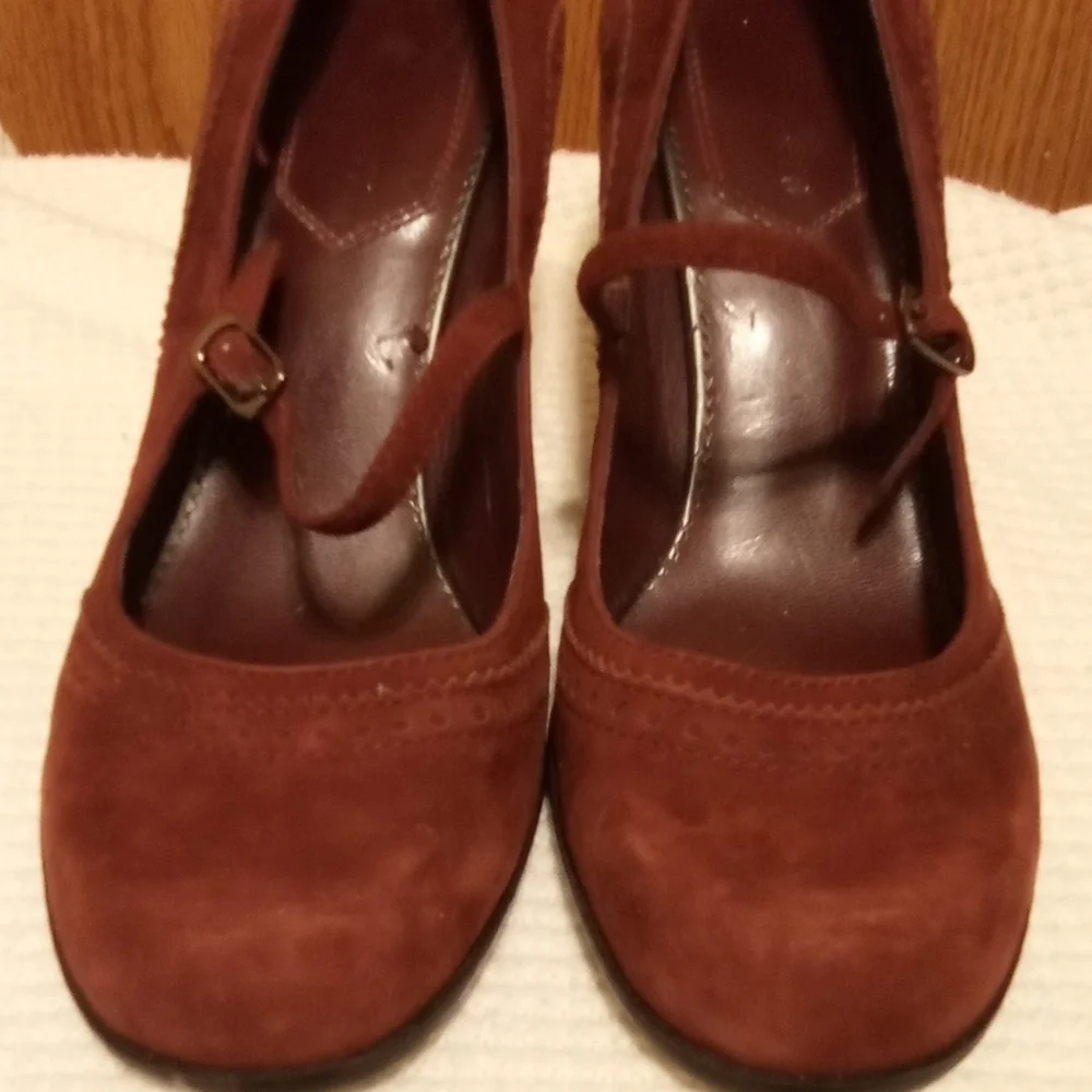 Rounded Brown Suede Mary Jane Style Heels Size 6.5 By Nine West - Picture 2 of 4